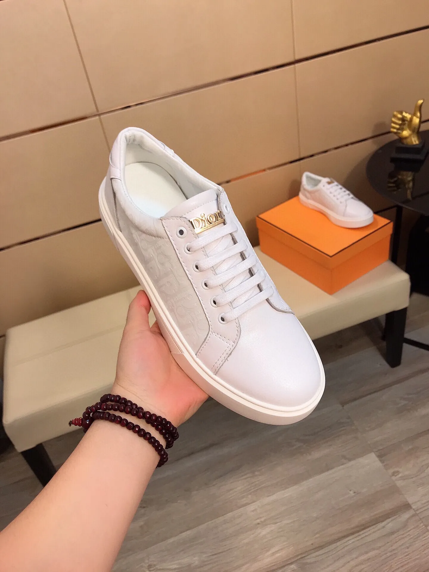 Factory price 360 ​​◾️▫【Dior】Dior's new high-end boutique, men's fashionable casual shoes, quite distinctive. The upper is made of imported soft cowhide + brand-specific embossing, which shows the design style. The genuine leather lining makes the foot feel soft and comfortable. The original wear-resistant special outsole is a must-have item for trendy men! Size: 38-44